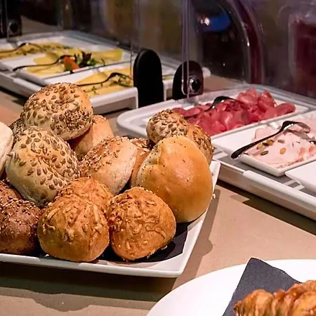 Stadshotel 3* دوسبورخ