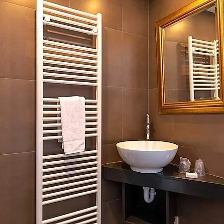 Stadshotel 3* دوسبورخ