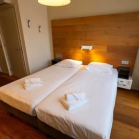 Stadshotel فندق