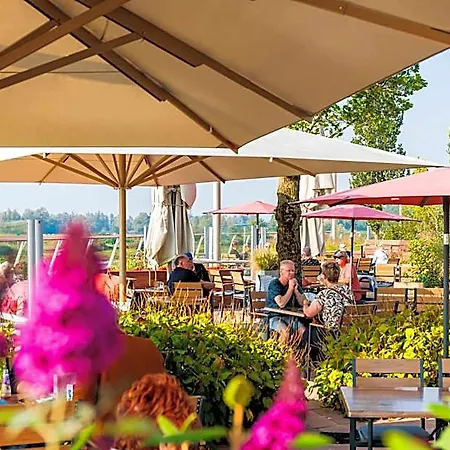 Stadshotel 3* دوسبورخ
