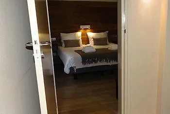 Stadshotel 3* دوسبورخ
